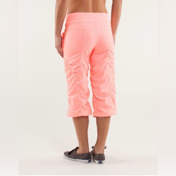 Lululemon Studio Crop | Bleached Coral | Size 8
NWOT Rare Retired 2014 edition. - Picture 2 of 10